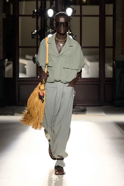 Look 30